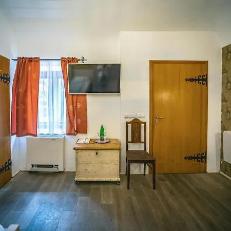 Regi Posta Es Etterem Hotel 3*