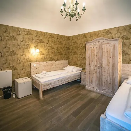 酒店 Regi Posta Es Etterem 3*