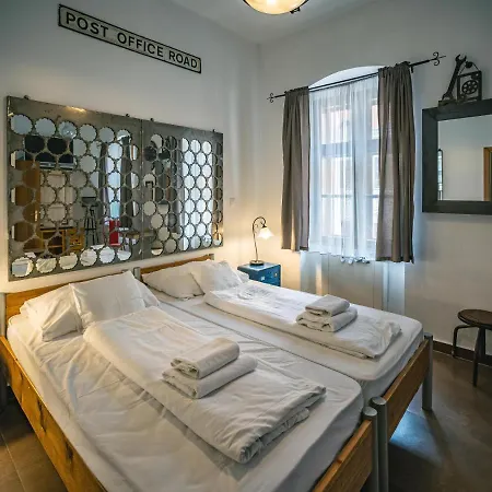 Régi Posta étterem és 3*