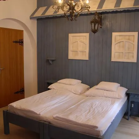 Regi Posta Es Etterem Hotel Debreţin