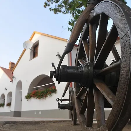 Hotel Regi Posta Etterem Es Fogado